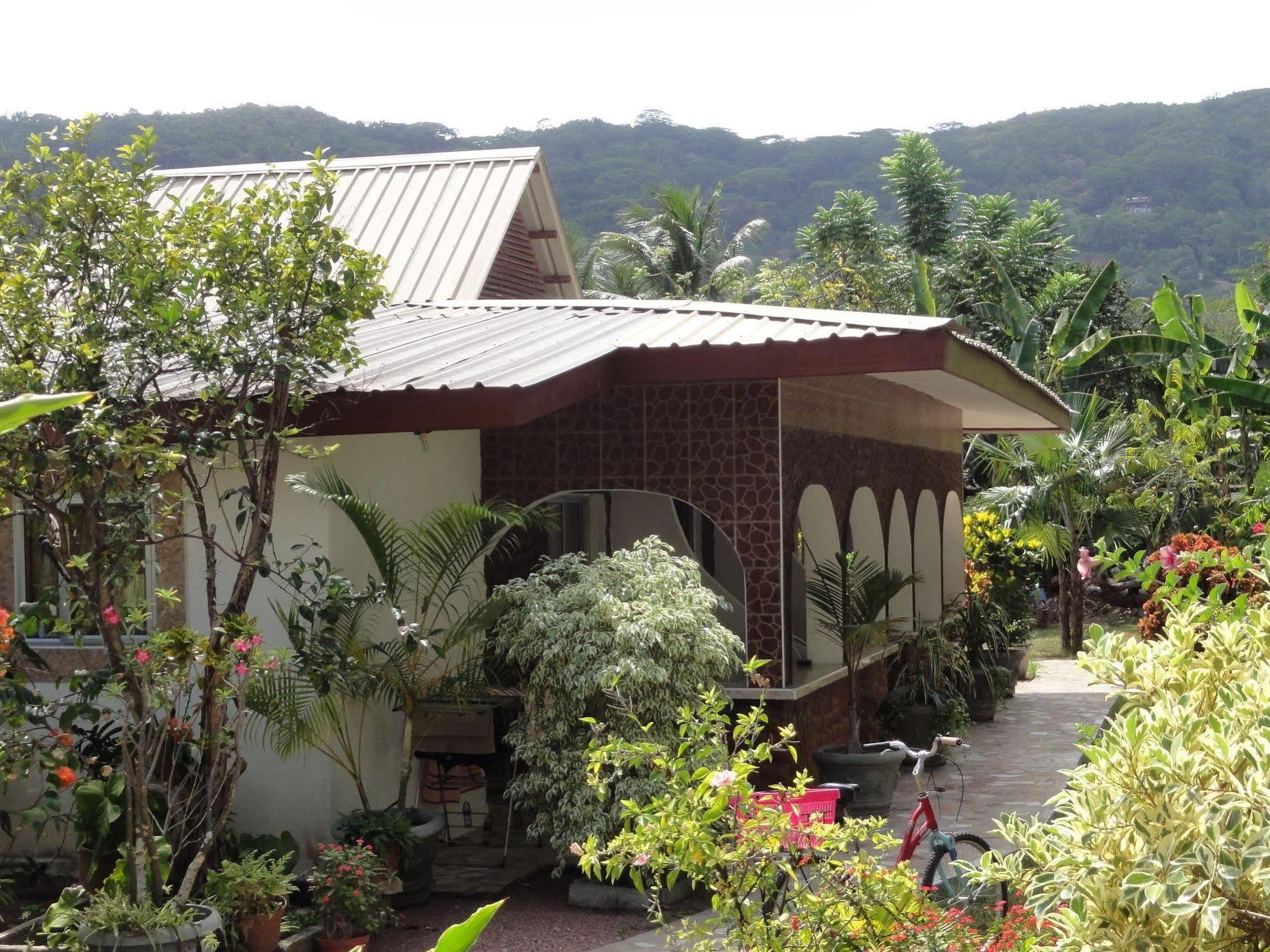 Rising Sun Guest House ラ・ディーグ島 エクステリア 写真